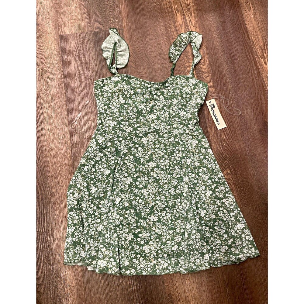 No Boundaries Women’s Green/White Floral Square Neck Mesh Lined Mini Dress L